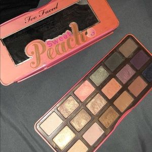 Too Faced Sweet Peach eyeshadow pallet